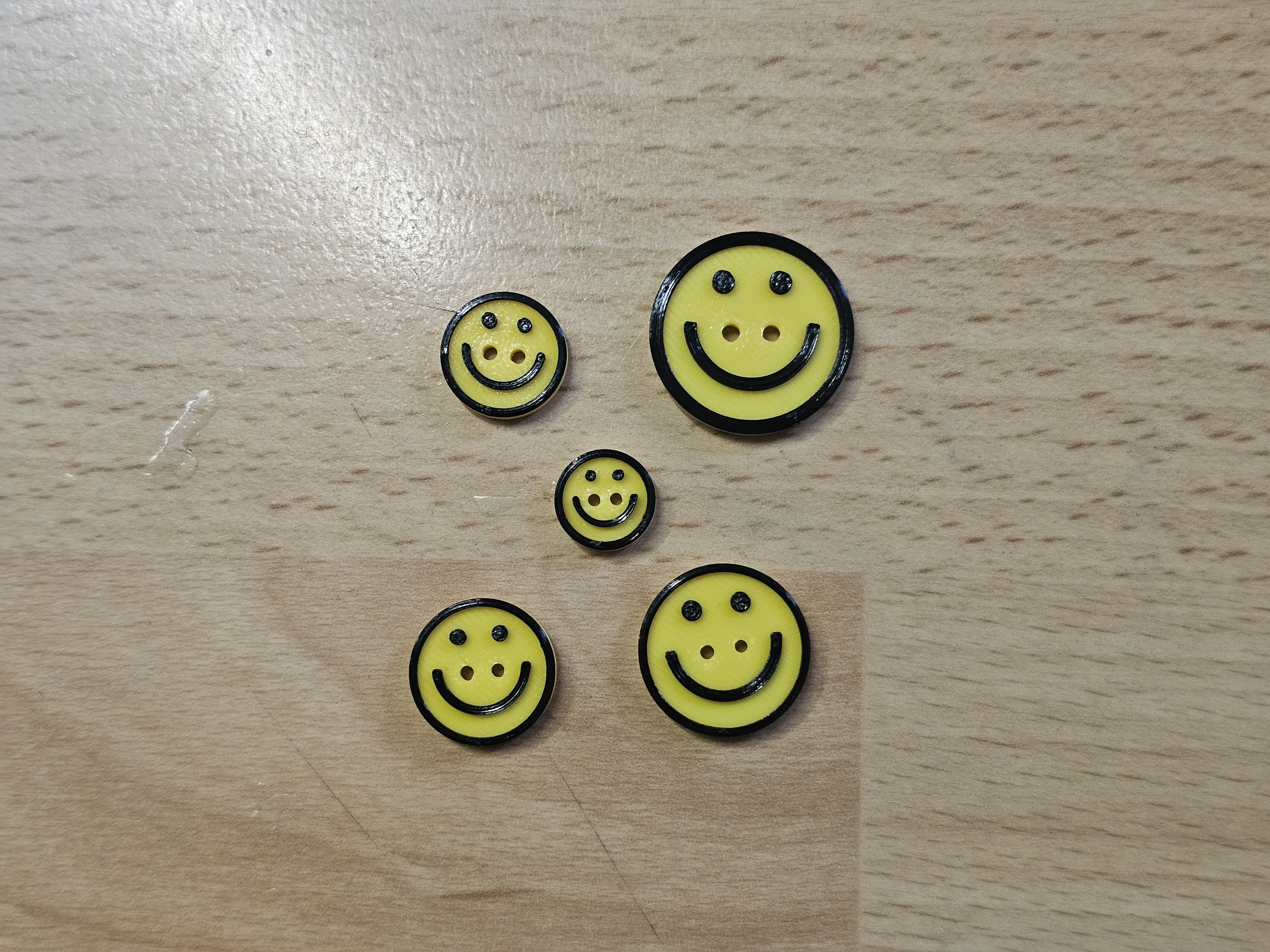 Miniatura 2 do modelo 3D Smiley face shaped buttons