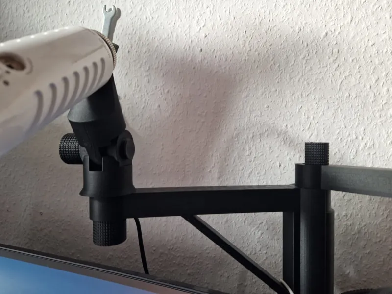 Rode Podcaster microphone Arm for monitor pole