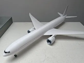 1/100 scale Beoing 777-300er