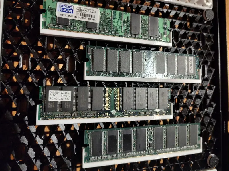 Old SDRAM Holder for Ikea Skadis board