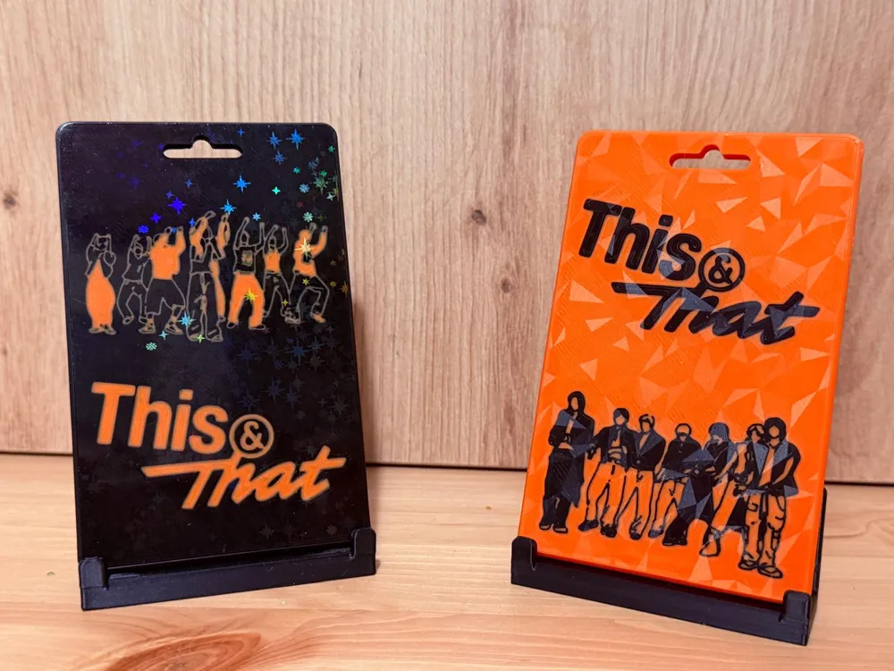 Soporte: Stray Kids Photocard Holder - This & That. Referencia del modelo original.