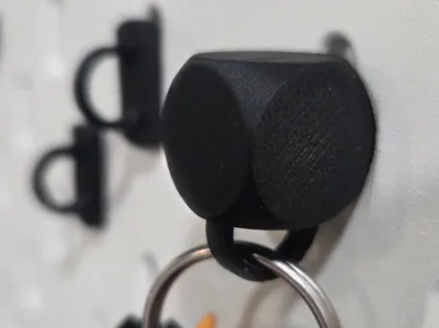 Skadis keychain dice peg
