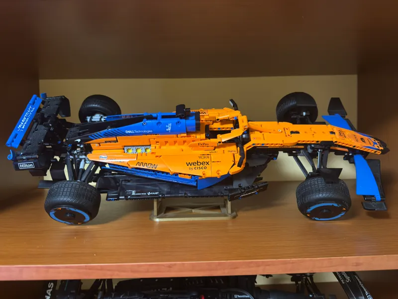Mclaren technic F1 stand (42141)