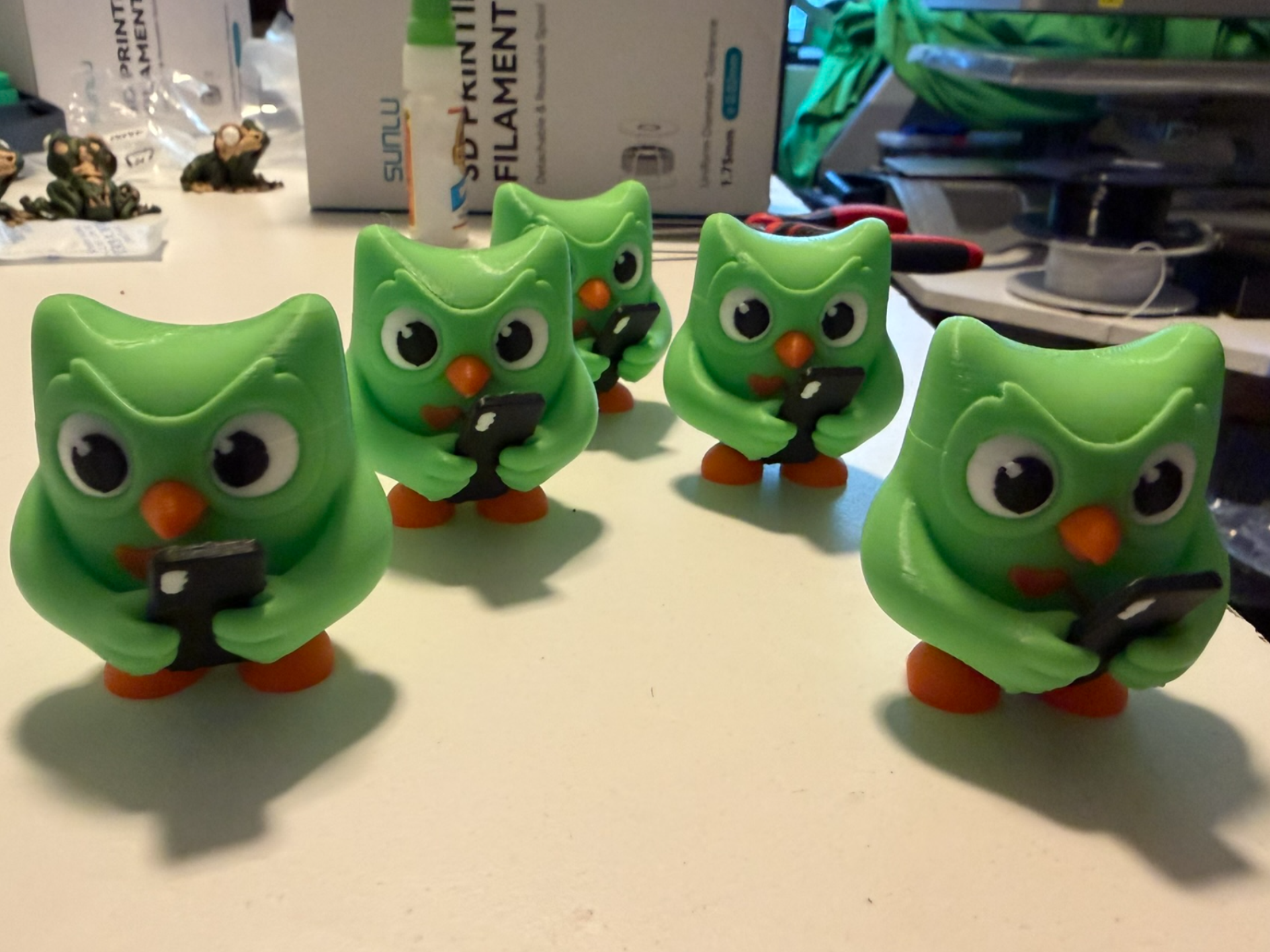 Duolingo Owl with cellphone AMS 4-color 3D model