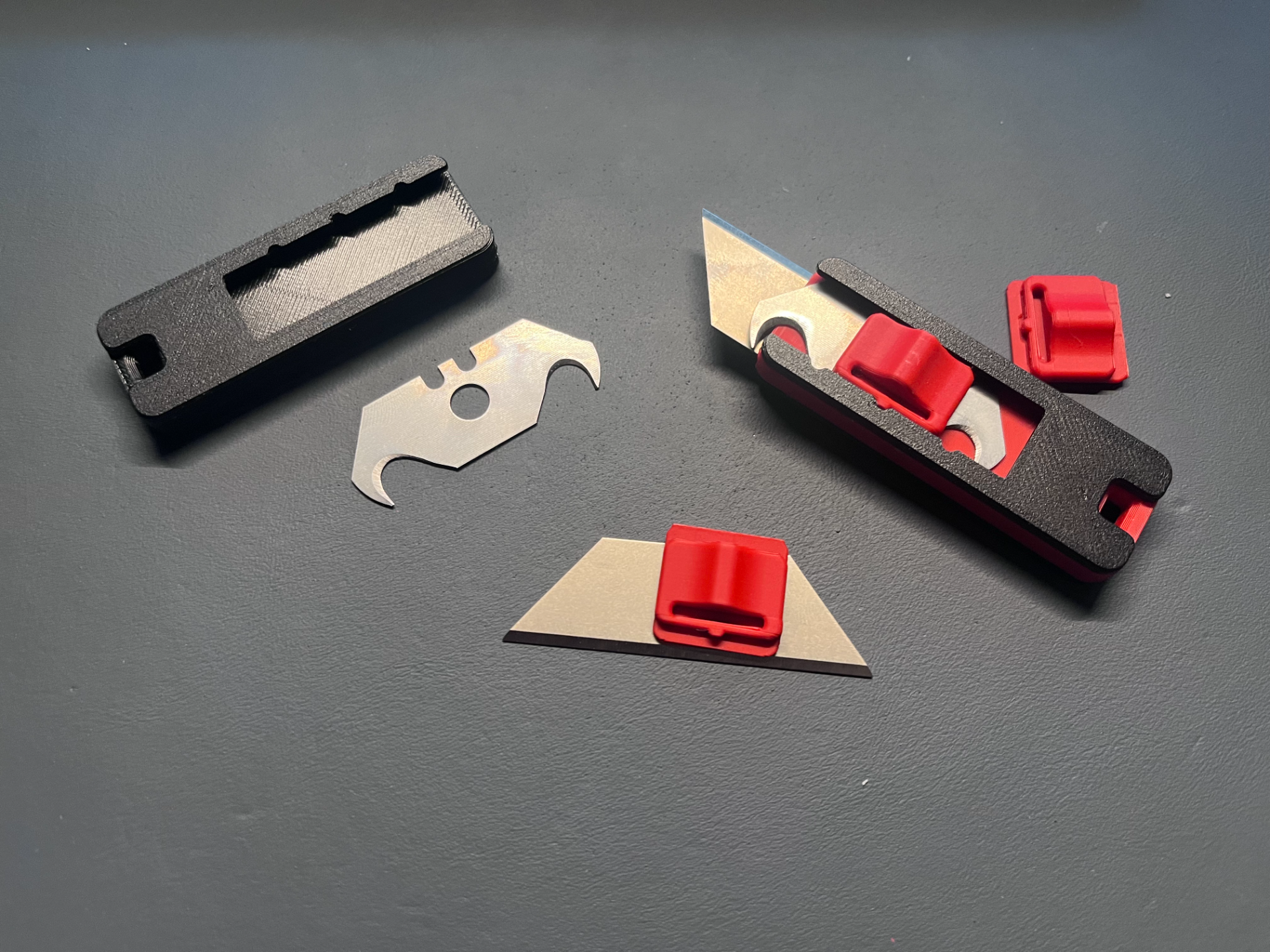 Miniatura 1 do modelo 3D 双面梯形刀片小刀