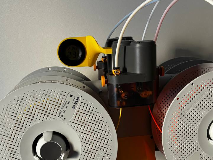 Hygrometer holder for top-mounted AMS Lite