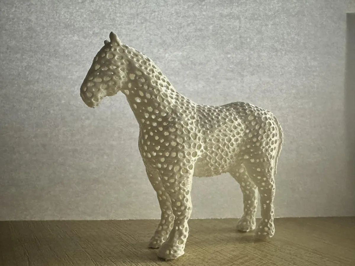 Sculpture cheval motif Voronoï