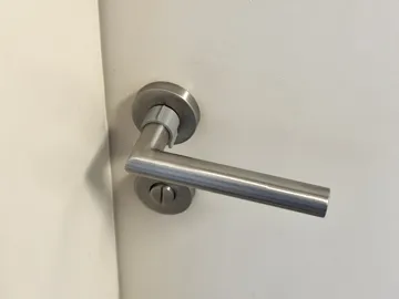 Clip o pieza de sujeción: Emergency Bathroom Door Opener — vista de referencia 3