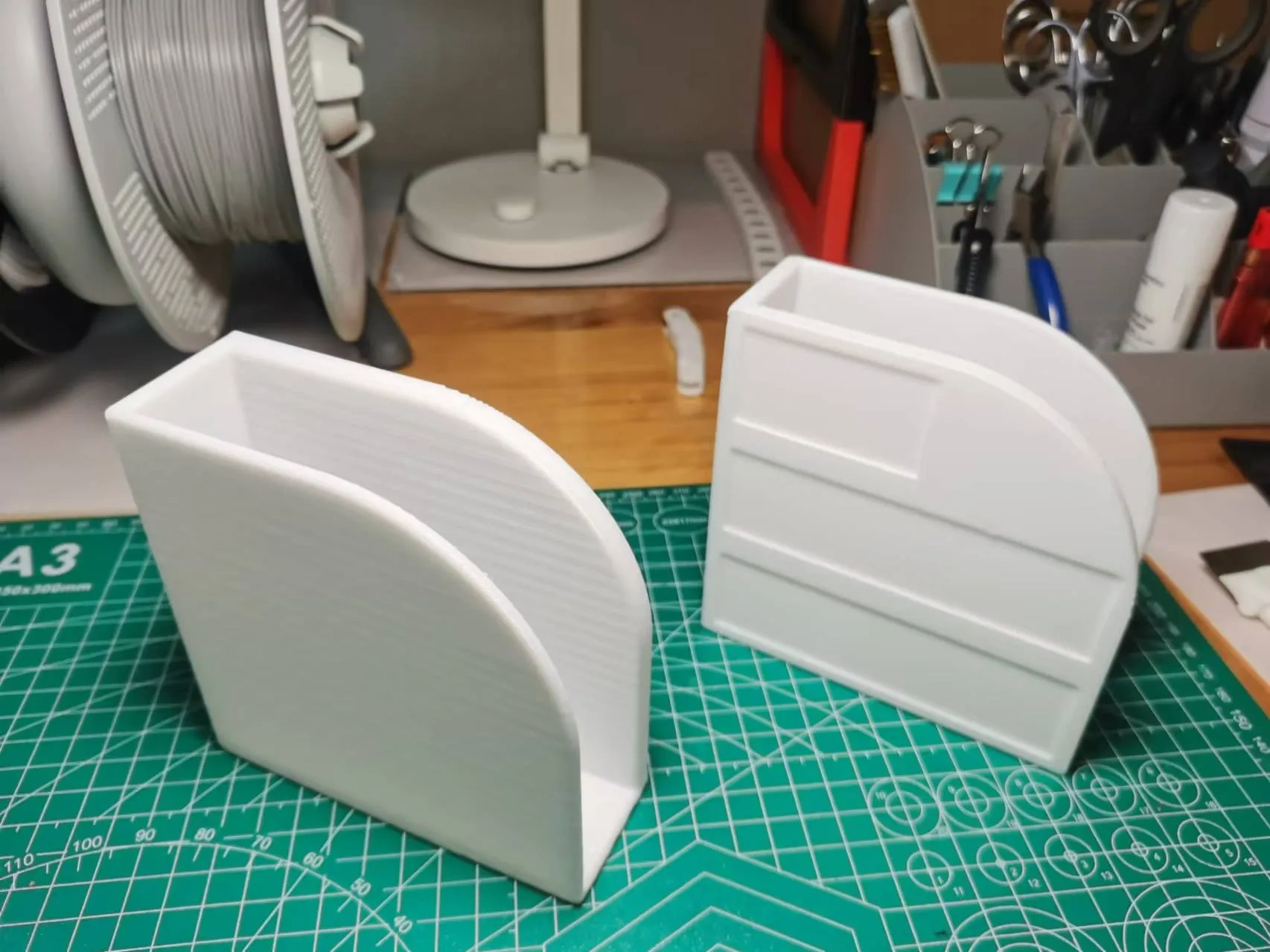 Miniatura 1 do modelo 3D 电子秤置物架-或者任何厚度在30MM以内的物体的置物架