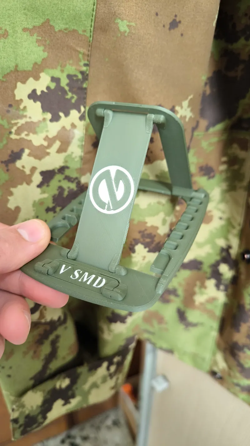 Remix of the XL-sized smartphone holder created by Jonathan.