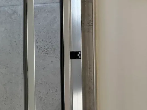 Magnetic Closure for Sliding Shower Doors