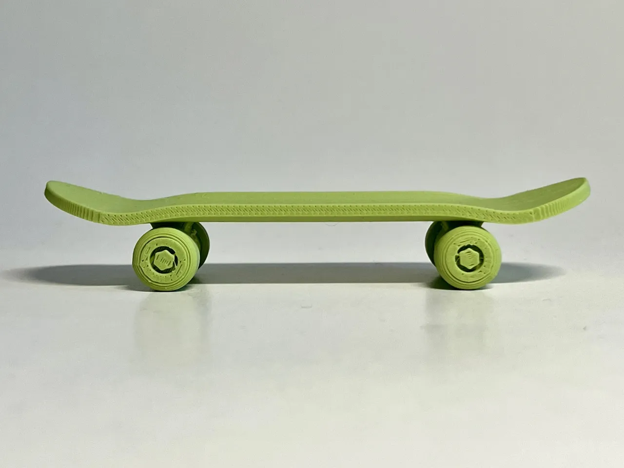 Finger Skateboard V2 - Durable & Easy Assemble view 4