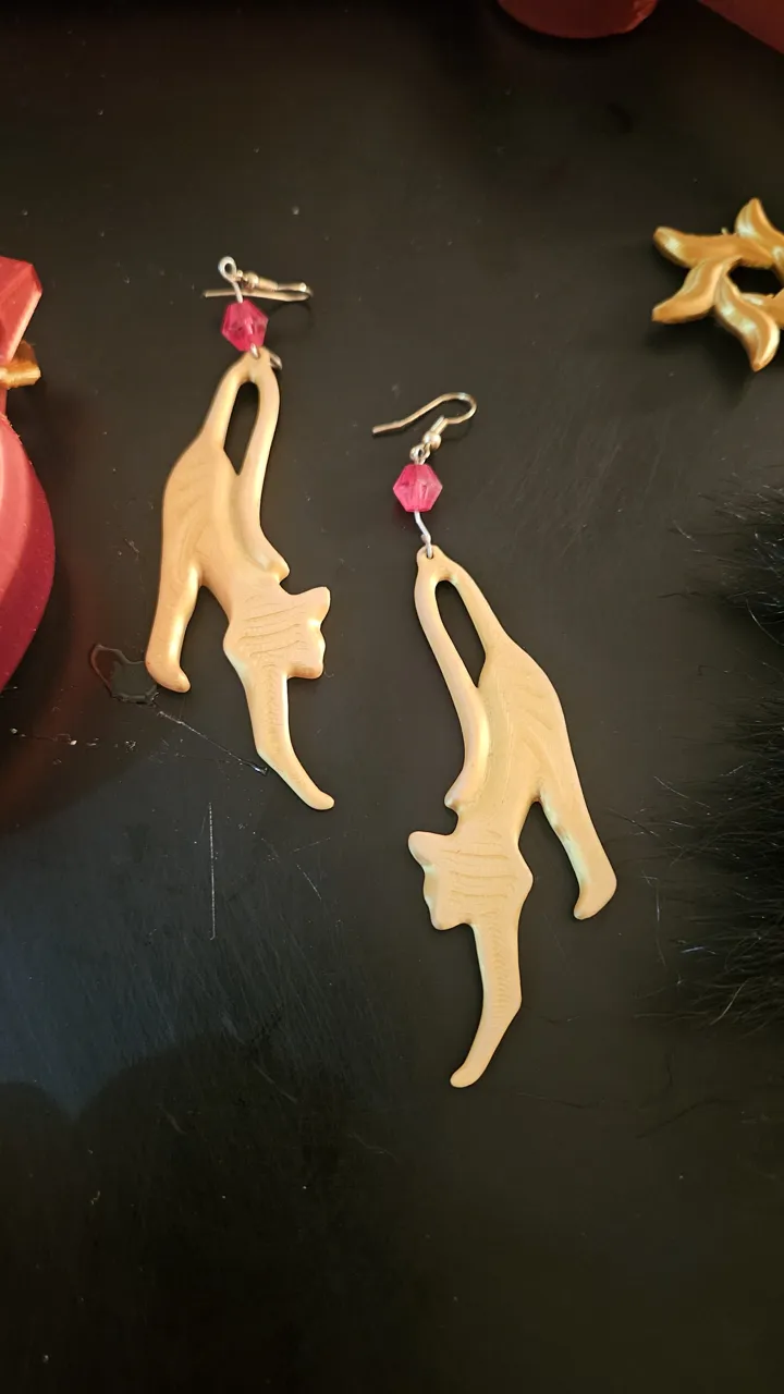 Cute Stretching Cat Earrings from Bayonetta view 4