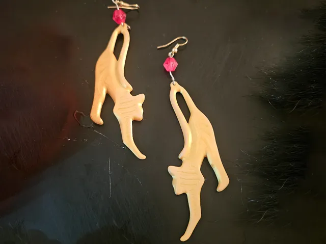 Cute Stretching Cat Earrings from Bayonetta