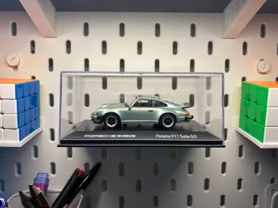 Porsche model holder for SKADIS