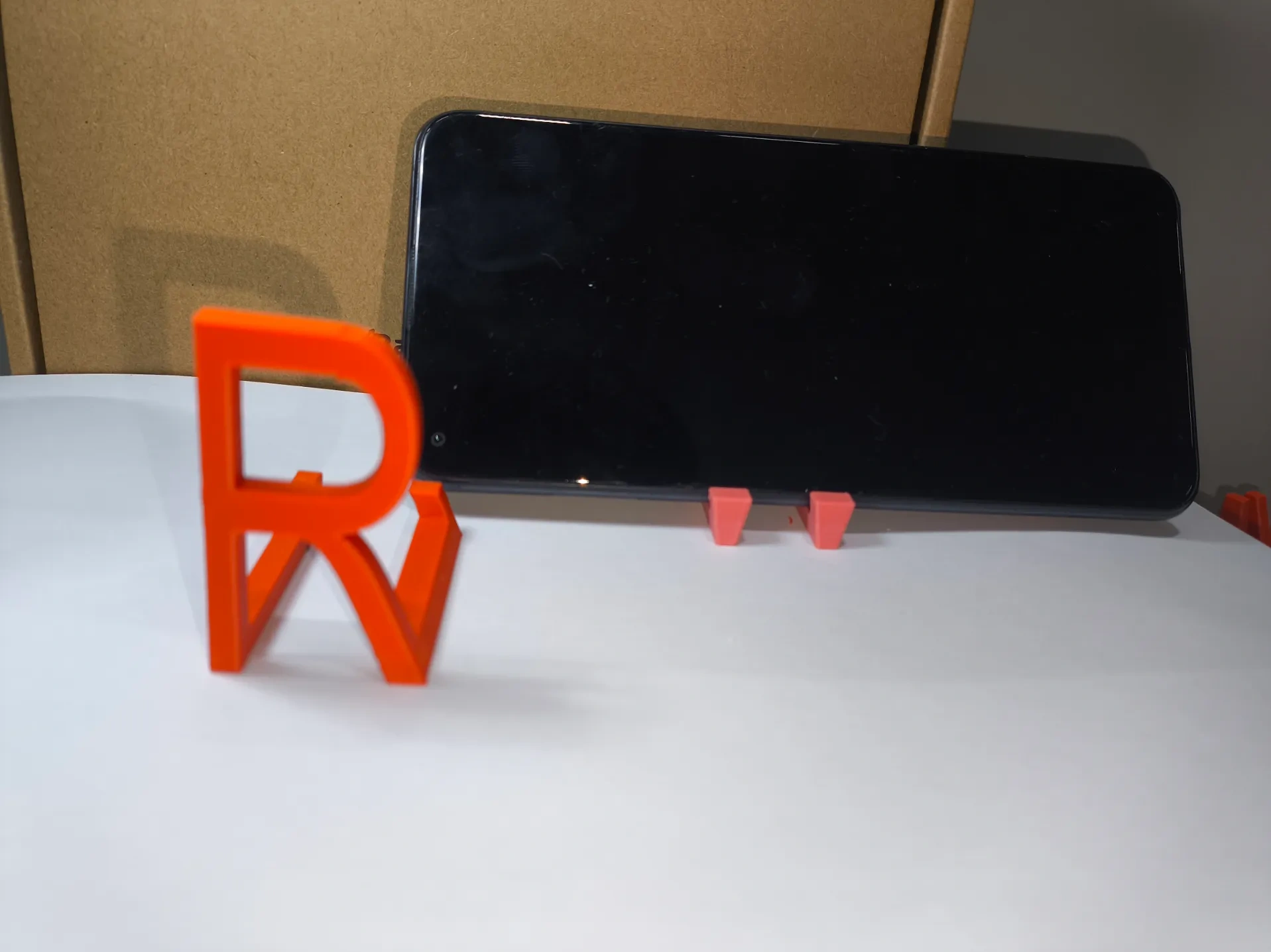 Phone Pattern R Small R R Letter Phone Stand (Only 5.1g) by 小鸡造物3D - MakerWorld