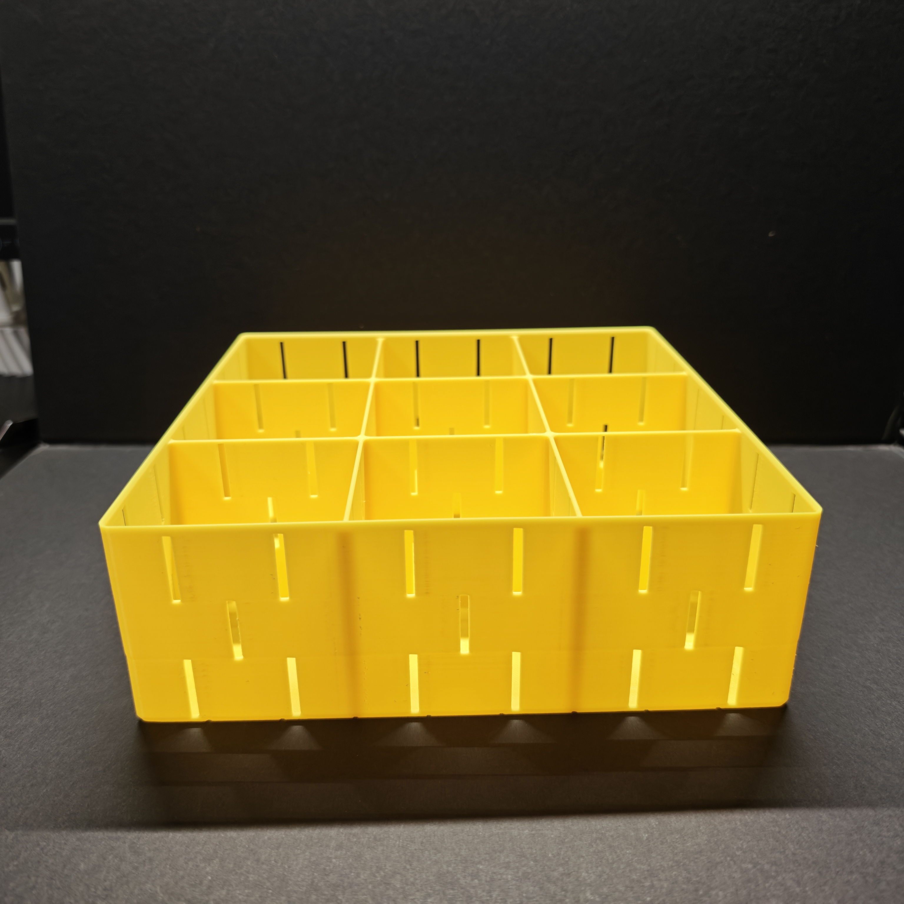 Miniatura 1 do modelo 3D 分格收纳盒-底面翘曲优化