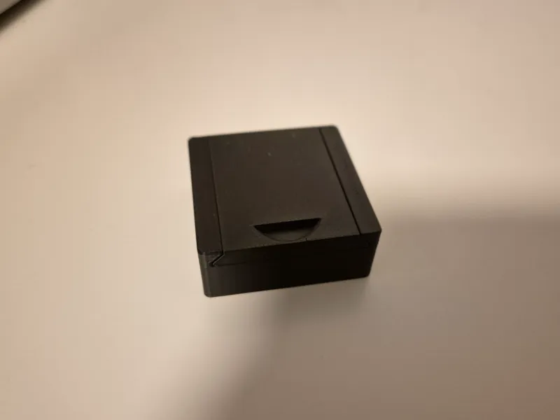 Box with sliding lid