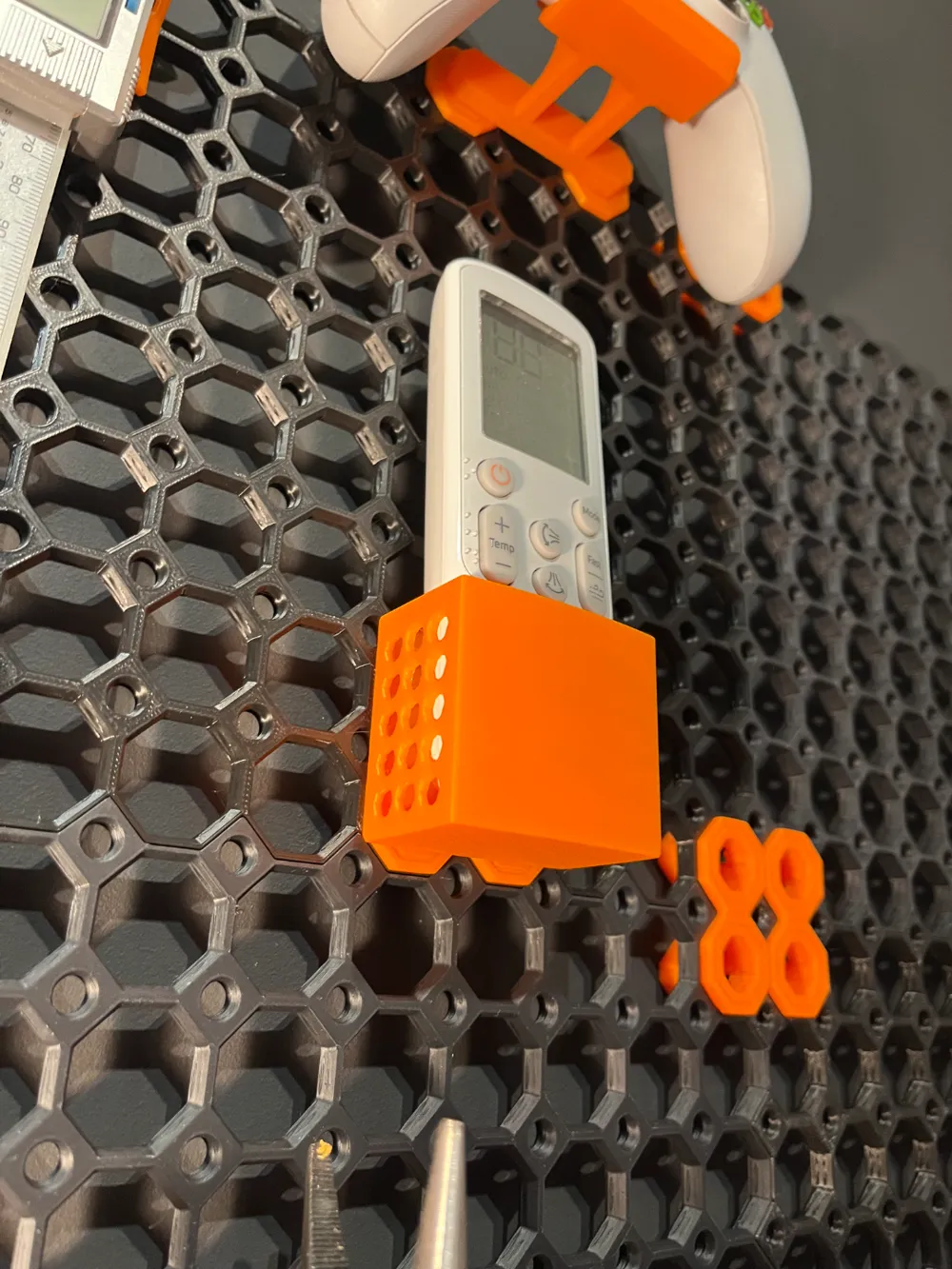 Multiboard remote holder by Timoncello MakerWorld: Download Free 3D Models