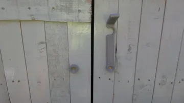 Tapa o cubierta: Door Latch locking mechanism - Screw in — vista de referencia 3