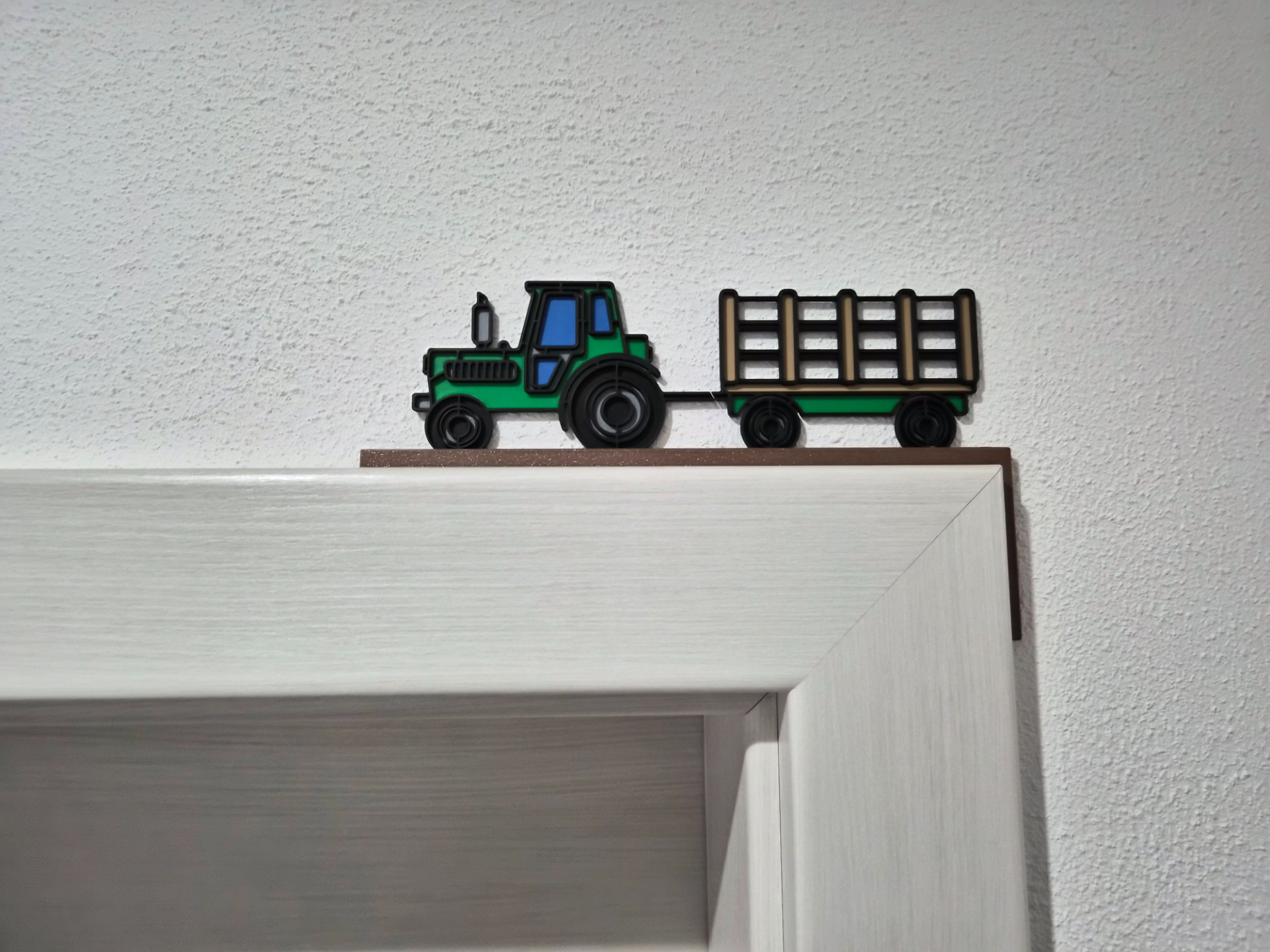 Tractor & Trailer Door Frame Sitter / Corner Decor