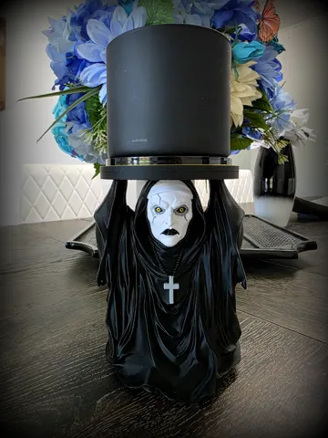 Accesorio de iluminación decorativa: The Nun Candle Holder Halloween — vista de referencia 2