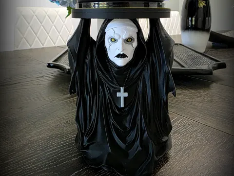 Accesorio de iluminación decorativa: The Nun Candle Holder Halloween — referencia de MakerWorld