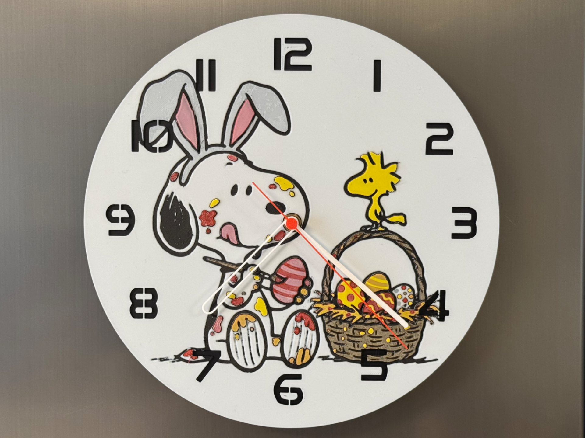 Wall / Desk Clock Snoopy celebrates Easter