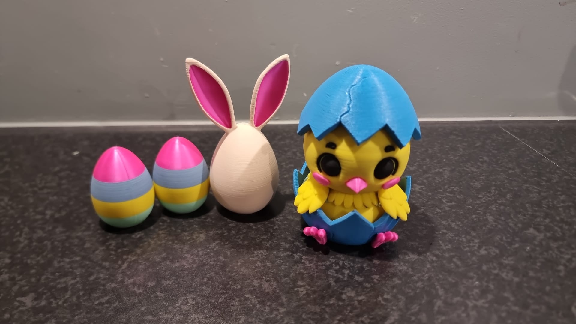 Miniatura 5 do modelo 3D Spring Chick Surprise Easter basket