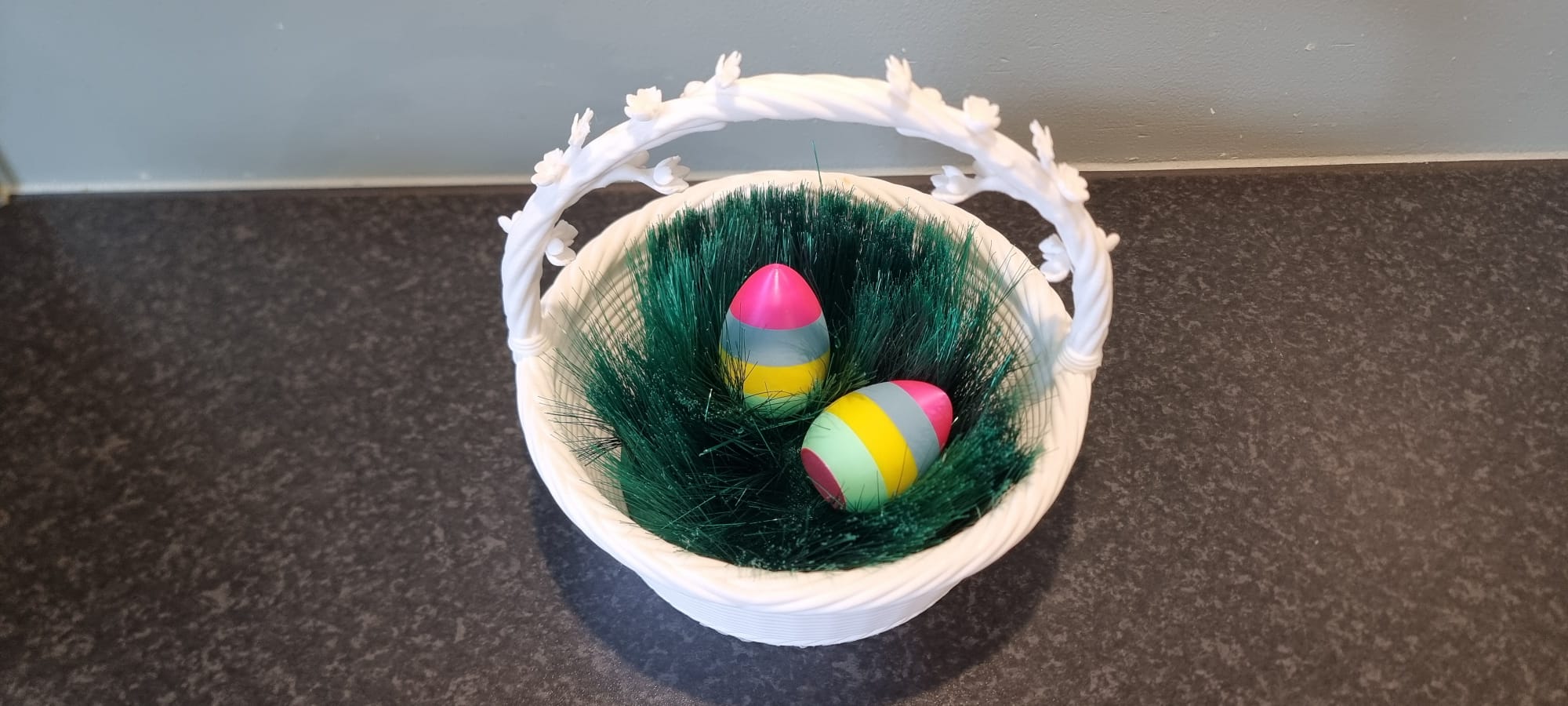 Miniatura 4 do modelo 3D Spring Chick Surprise Easter basket
