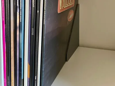 Vinyl / Book Stand