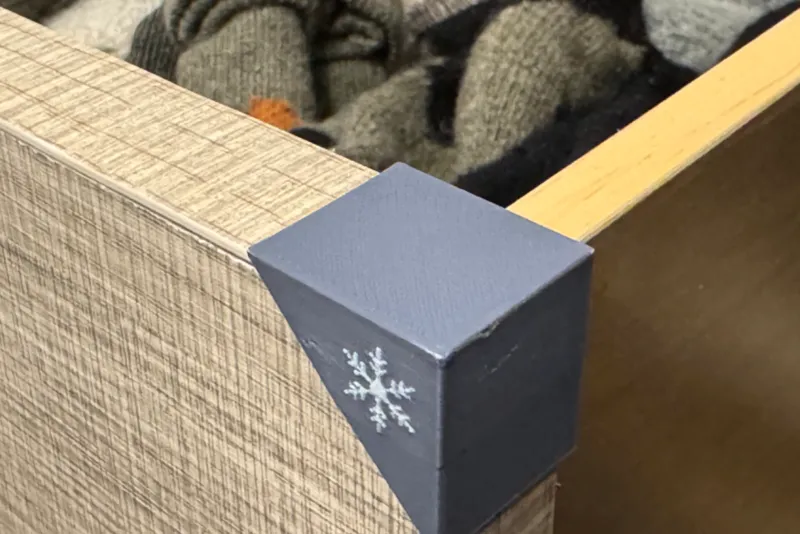 Sock or shirt drawer color tips