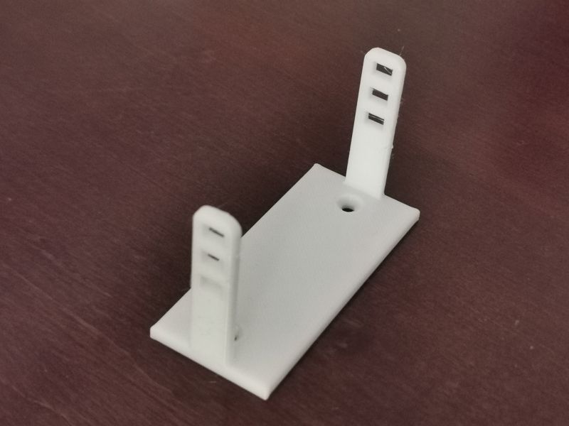 Desk cable holder. Mocowanie przedłużacza.