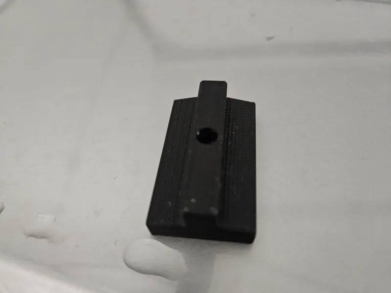 Montážní  klip Artwood 7 mm, plast/černý