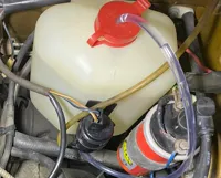 Support de pompe lave-glace Audi 80 / VW Passat B1 — photo 2