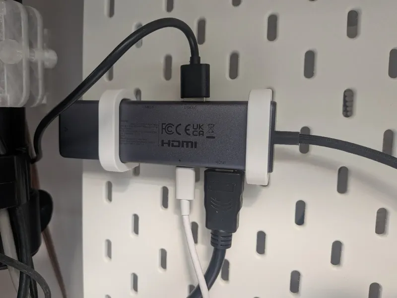 Ugreen CM512 USB hub mount for skadis