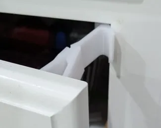 Command Strip Child Door Lock - Strain locking 