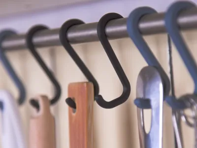 Customizable Hook for Kitchen Rail