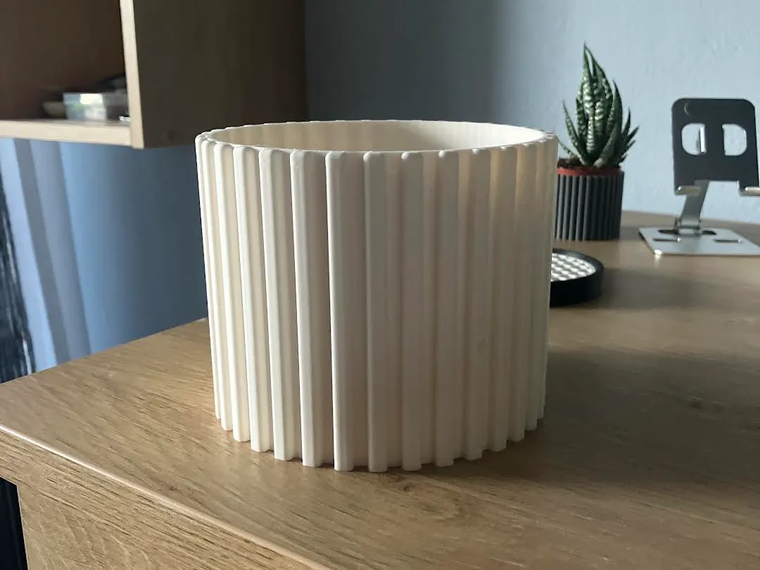 Pot de plante cannelé