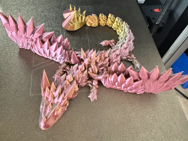 Bébé dragon aux ailes de cristal (v3)