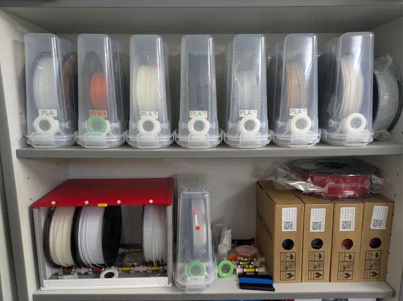 Better DryBox for filament dessicant Spool Holder