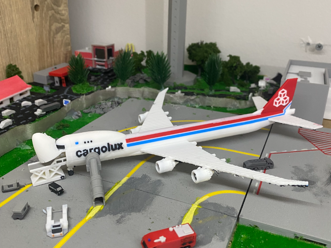 1:400 scale interactive Boeing 747-8F - 1