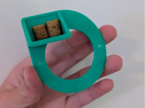 MagSafe Pet Selfie Treat Holder