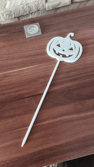Adorno temático: Floral halloween pumpkin with plant stake — vista de referencia 3