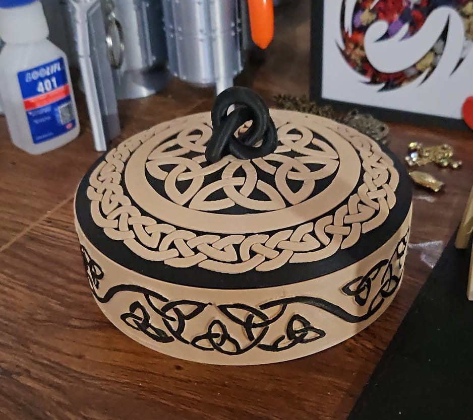Miniatura 2 do modelo 3D elegant celtic candy box