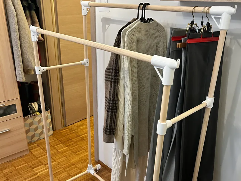 Clothes hanger