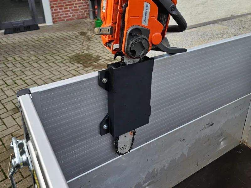 Kettensägenhalter chainsaw holder