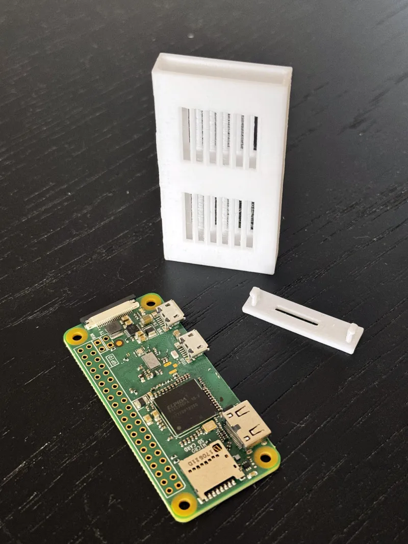 Crappy sleeve case for Raspberry Pi Zero.