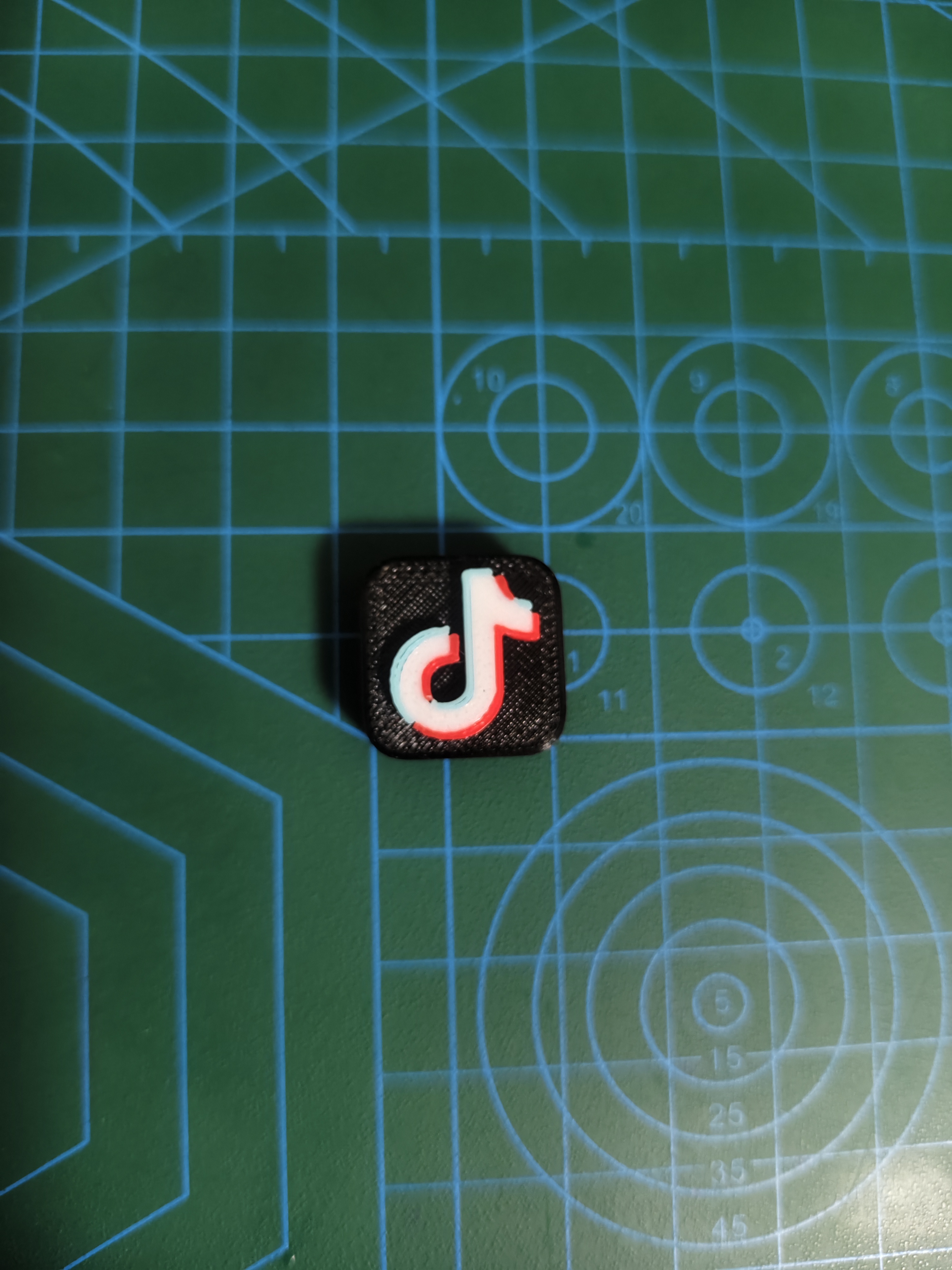 Miniatura 4 do modelo 3D 手机QQ图标解压按键