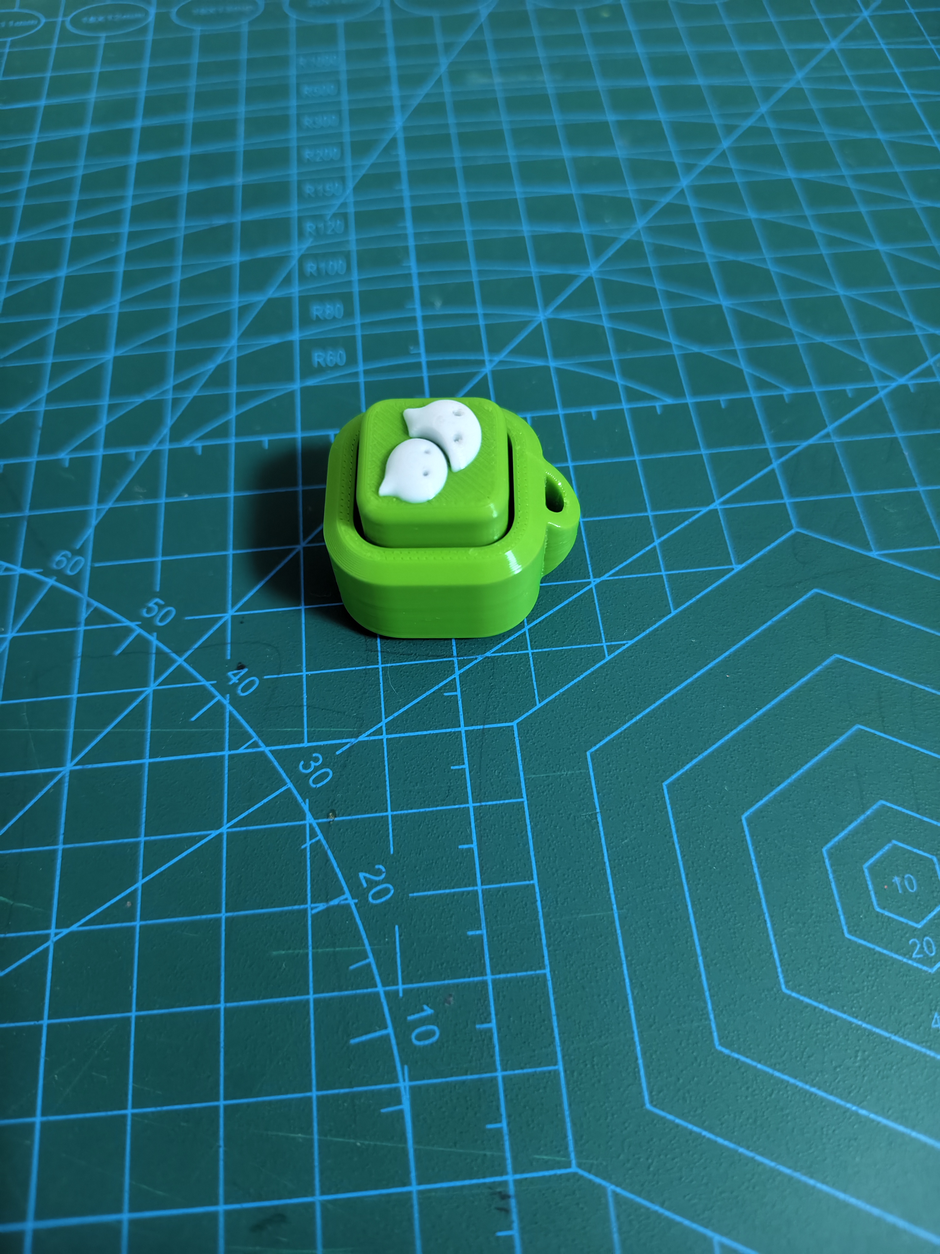 Miniatura 2 do modelo 3D 手机QQ图标解压按键